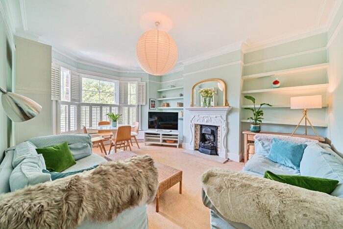 2 Bedroom Flat To Rent In Bridge Road, East Molesey, KT8