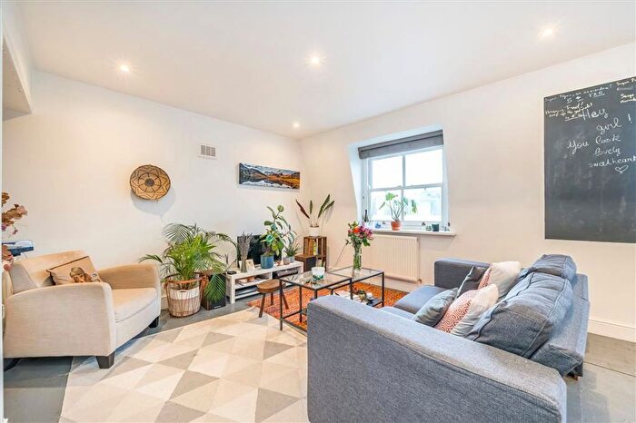 2 Bedroom Flat To Rent In Inverness Terrace, Bayswater, W2