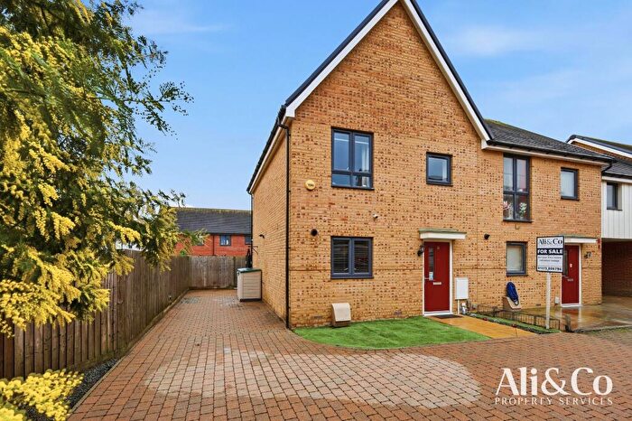 3 Bedroom Semi Detached House For Sale In Culverin Avenue, Grays, RM16