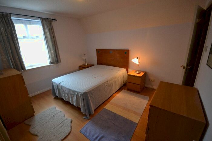 2 Bedroom Flat To Rent In Sinclair Close, Shandon, Edinburgh, EH11