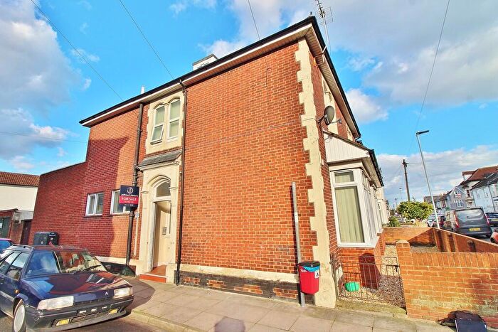 1 Bedroom Flat For Sale In Queens Road, North End, PO2