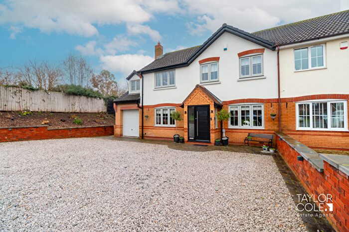 3 Bedroom Semi-Detached House For Sale In Stonehaven, Amington, Tamworth, B77