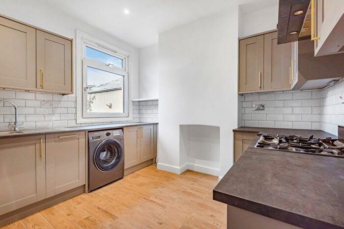 2 Bedroom Flat To Rent In Cochrane Road, Wimbledon, London, SW19