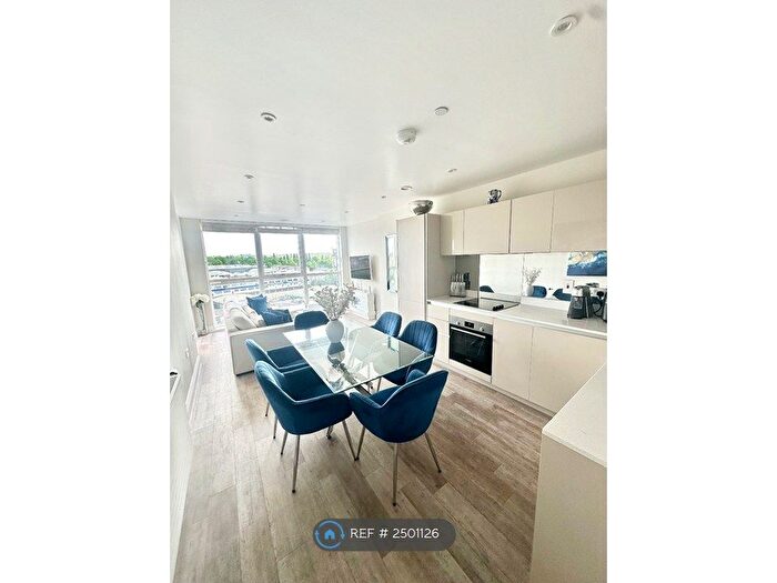 1 Bedroom Flat To Rent In Kelsey Court, London, N11