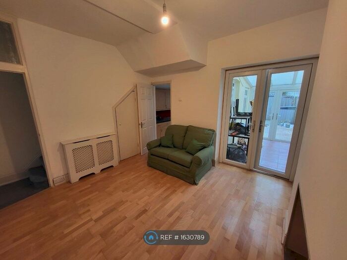 4 Bedroom Terraced House To Rent In Baker Street, Exeter, EX2