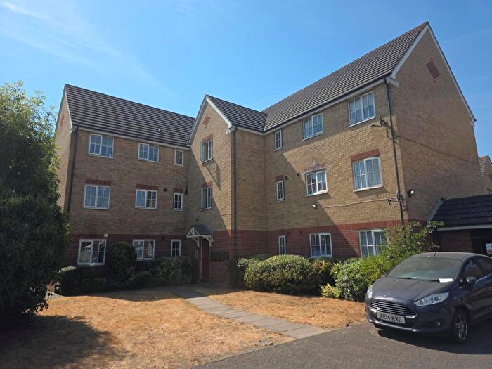 2 Bedroom Flat For Sale In Wagstaff Gardens, Essex, RM9