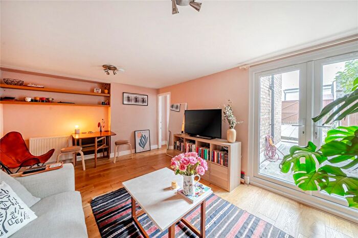 2 Bedroom Flat To Rent In Hampden Road, Harringay, London, N8