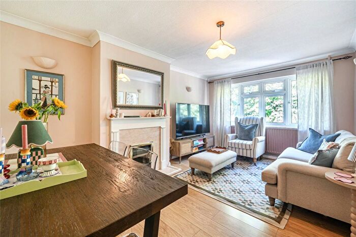 2 Bedroom Maisonette For Sale In Blyth Road, Bromley, BR1