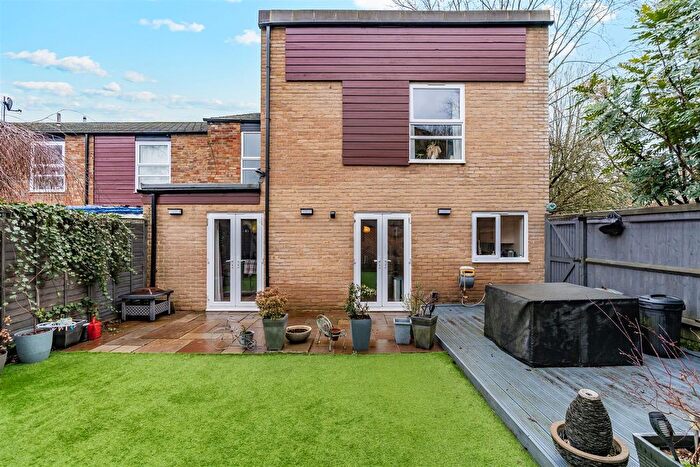 4 Bedroom End Of Terrace House For Sale In Knights Croft, New Ash Green, DA3