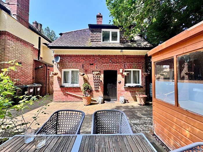 1 Bedroom Apartment To Rent In Some Bills Inlcuded - Glenferness Avenue, BH4