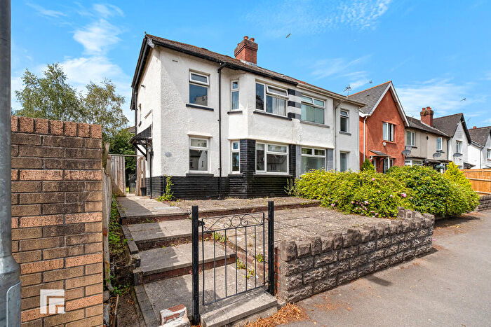3 Bedroom Semi-Detached House For Sale In South Clive Street, Grangetown, Cardiff, CF11