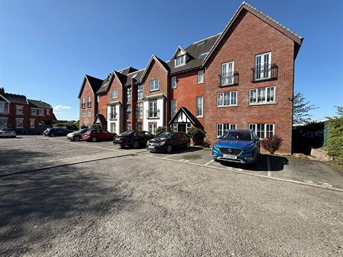 2 Bedroom Flat For Sale In King Street, Dukinfield, SK16