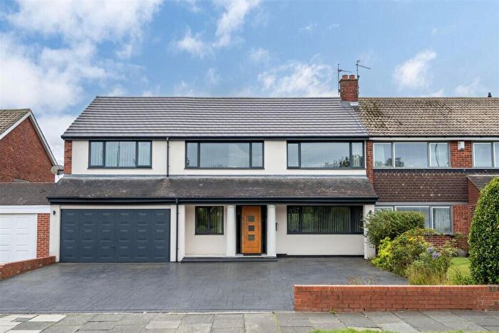6 Bedroom Semi-Detached House For Sale In Beach Road, Tynemouth, North Shields, Tyne And Wear, NE30
