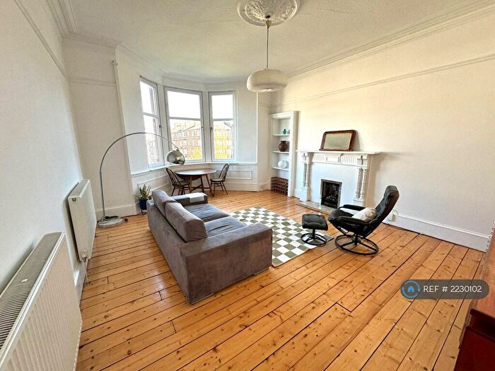 2 Bedroom Flat To Rent In Thornwood Gardens, Glasgow, G11