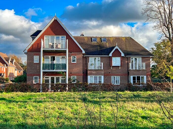 2 Bedroom Apartment For Sale In Pavilion Place, East Molesey, KT8