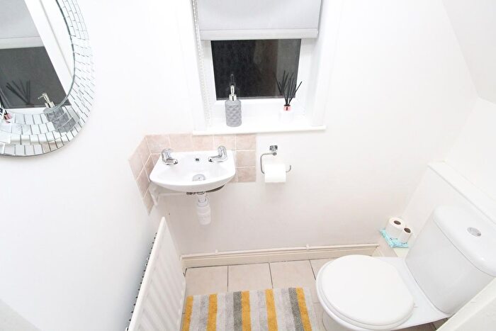 3 Bedroom Semi-Detached House For Sale In Windsor Avenue, Glen Parva, Leicester, LE2