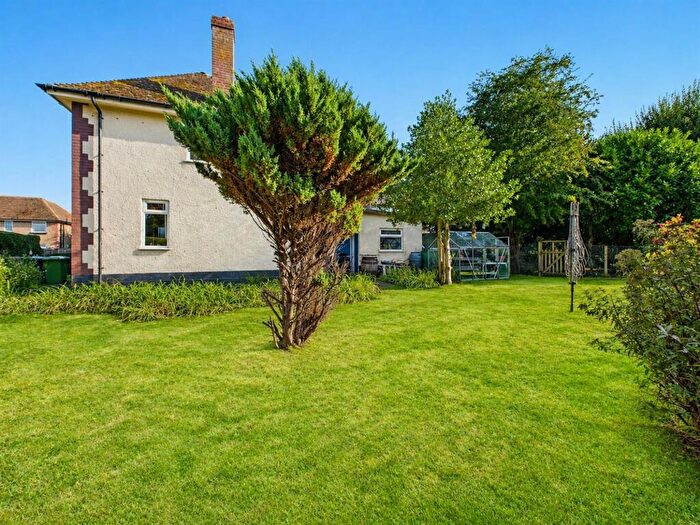 3 Bedroom Semi-Detached House For Sale In Links Avenue, Cromer, NR27
