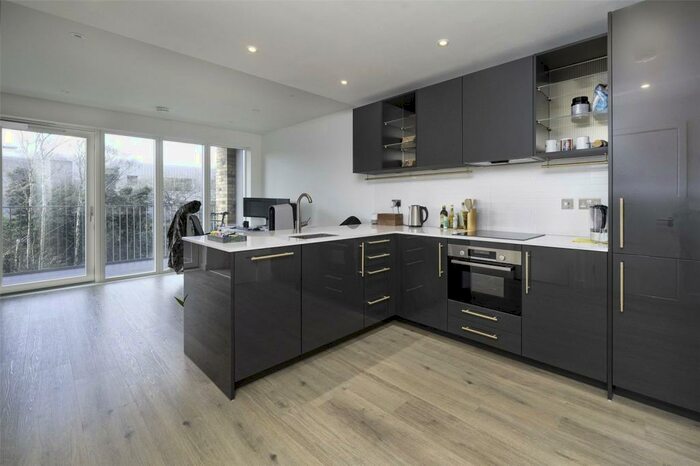 Apartment To Rent In Mary Neuner Road, London, N8
