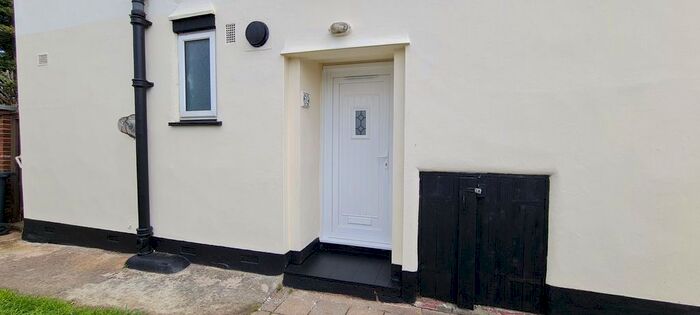 2 Bedroom Maisonette To Rent In Broadmead Road, Woodford Green, IG8