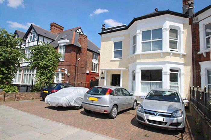 2 Bedroom Flat To Rent In High Road, Whetstone, N20