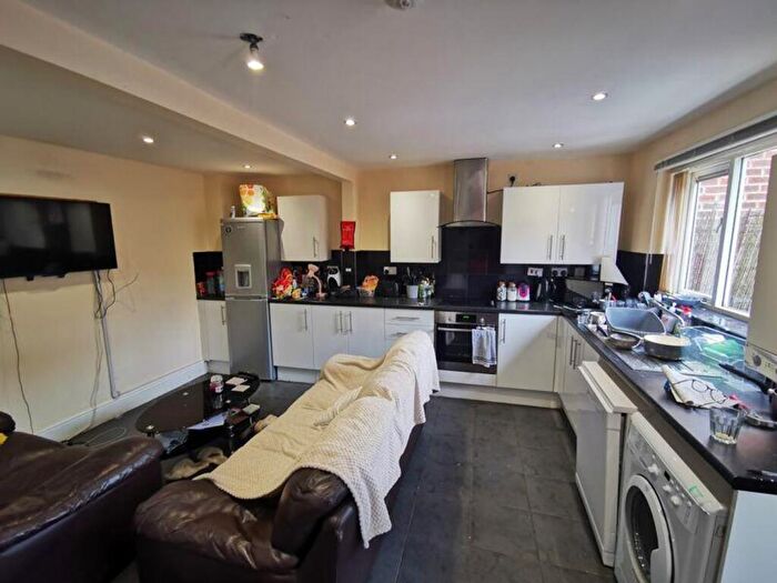 4 Bedroom House To Rent In Portland Road, Nottingham, NG15