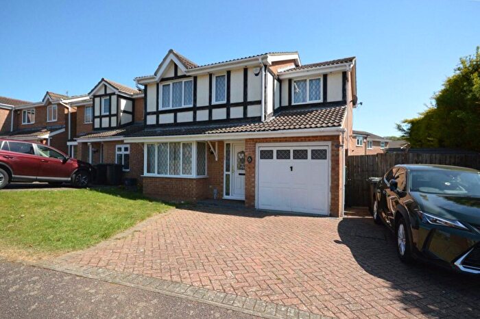 4 Bedroom Detached House For Sale In Kilmarnock Drive, Luton, Bedfordshire, LU2