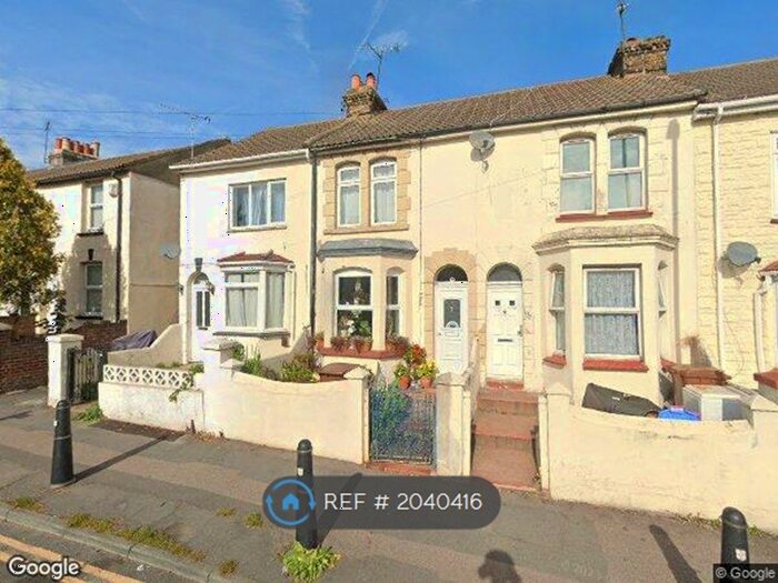 3 Bedroom Terraced House To Rent In Gillingham Road, Gillingham, ME7