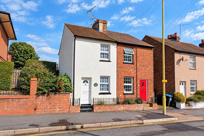 2 Bedroom Semi-Detached House For Sale In St Johns Road, Hemel Hempstead, HP1