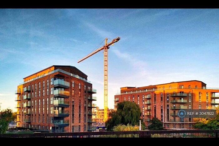3 Bedroom Flat To Rent In Langley Square, Kent, DA1