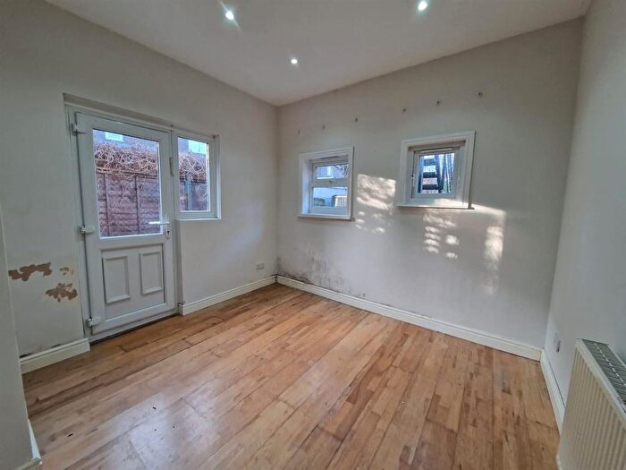 2 Bedroom Flat To Rent In Holmdale Terrace, London, N15