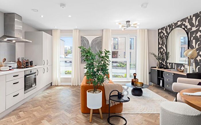 2 Bedroom Flat For Sale In Montem Lane, Slough, SL1