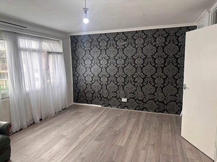 3 Bedroom Flat To Rent In Star Lane, London, E16