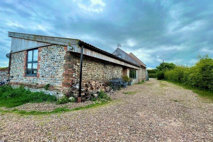 4 Bedroom Barn Conversion To Rent In Main Road, Cromer, NR27