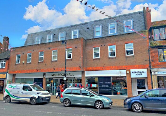 2 Bedroom Flat To Rent In Risborough House, - Sycamore Road, Amersham, Buckinghamshire, HP6