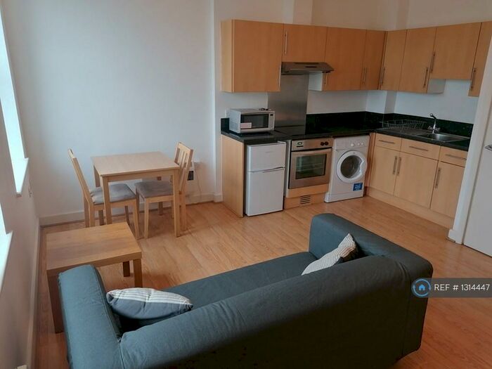 1 Bedroom Flat To Rent In Mcilroys Building, Reading, RG1