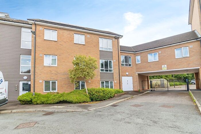 2 Bedroom Flat For Sale In Bunkers Crescent, Bletchley, Milton Keynes, MK3