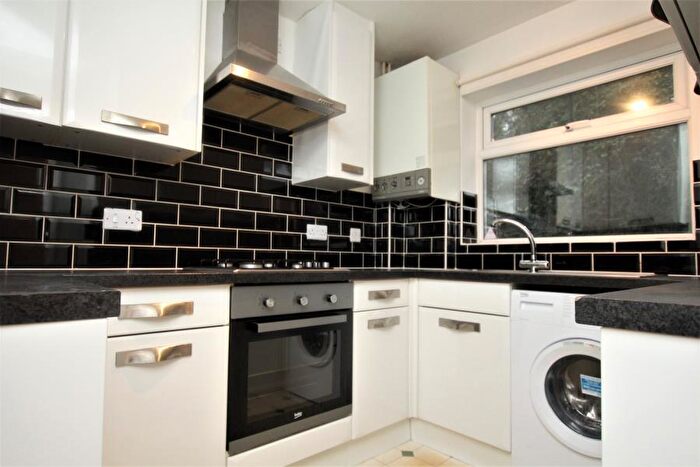 2 Bedroom End Of Terrace House To Rent In Forest Drive - Bentry, BS10