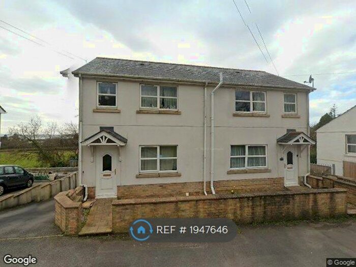 4 Bedroom Semi-Detached House To Rent In Gwscwm Road, Burry Port, SA16