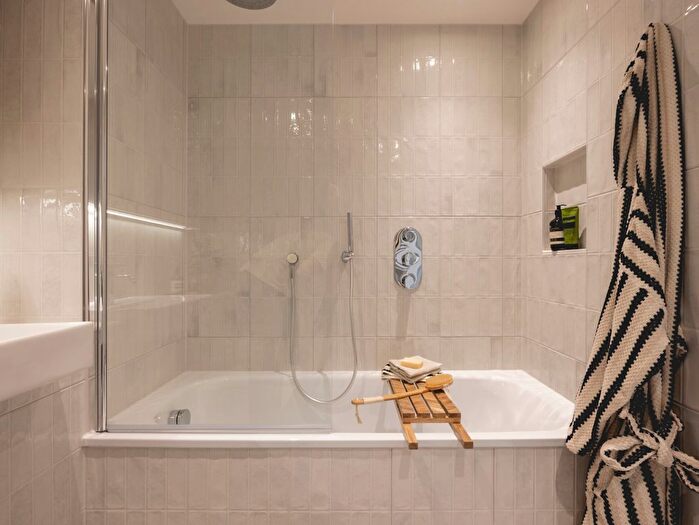 2 Bedroom Flat To Rent In Dobb Way, Cambridge, CB3