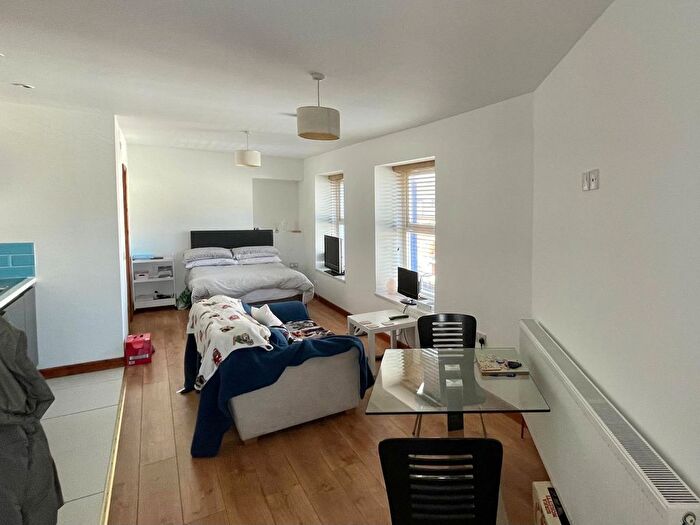 Studio To Rent In Walter Road, Swansea, SA1