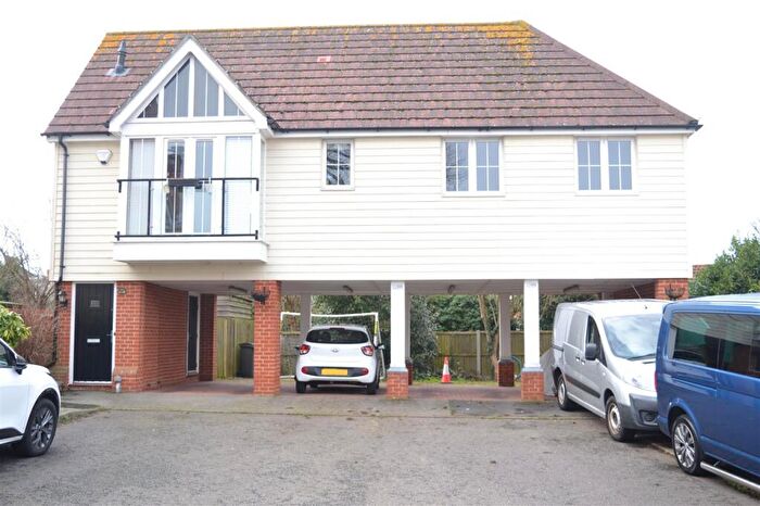 2 Bedroom Maisonette To Rent In Lambourne Chase, CM2