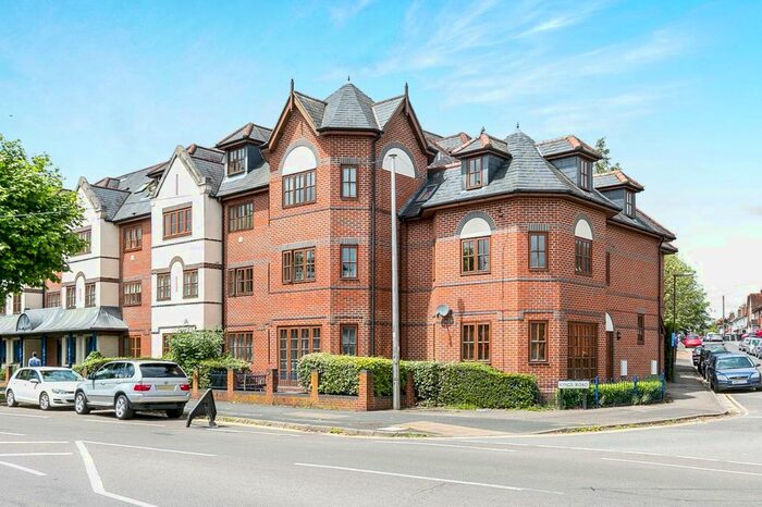 2 Bedroom Flat To Rent In Kings Road, Farncombe, Godalming, GU7