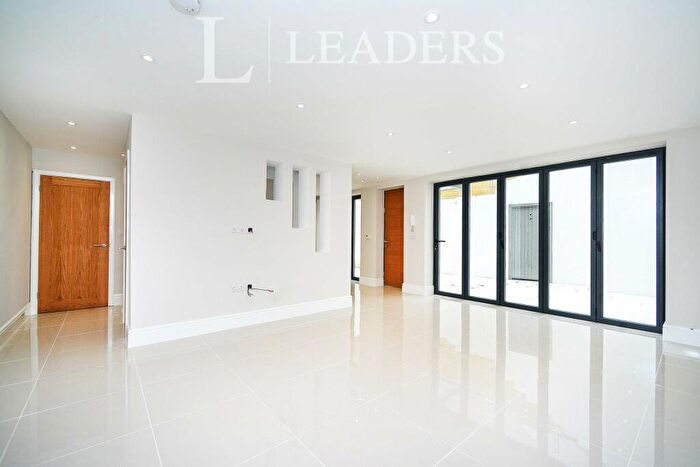 3 Bedroom Town House To Rent In Cambridge Grove, BN3