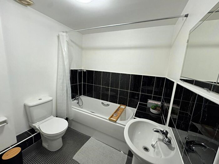2 Bedroom Apartment To Rent In Princess Alexandra Court, St Davids, EX4