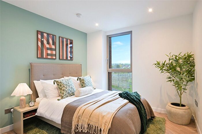 3 Bedroom Flat To Rent In Uncle Leeds, Whitehall, LS12