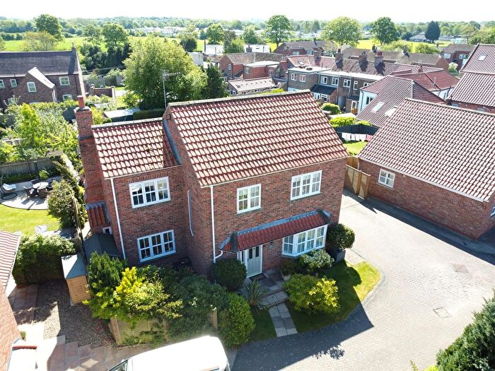 4 Bedroom Detached House For Sale In Blenheim Walk, Brandesburton, YO25