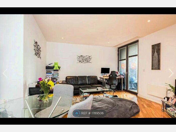 2 Bedroom Flat To Rent In Piccadilly Place, Manchester, M1