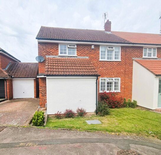 4 Bedroom Semi Detached House For Sale In Osborne Avenue, Hockley, Essex, SS5