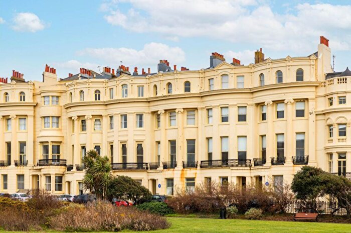 1 Bedroom Flat For Sale In Brunswick Square, Hove, BN3