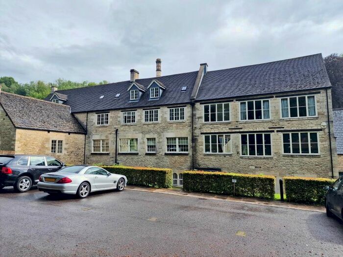 2 Bedroom Flat For Sale In Longfords Mill, Minchinhampton, Stroud, GL6
